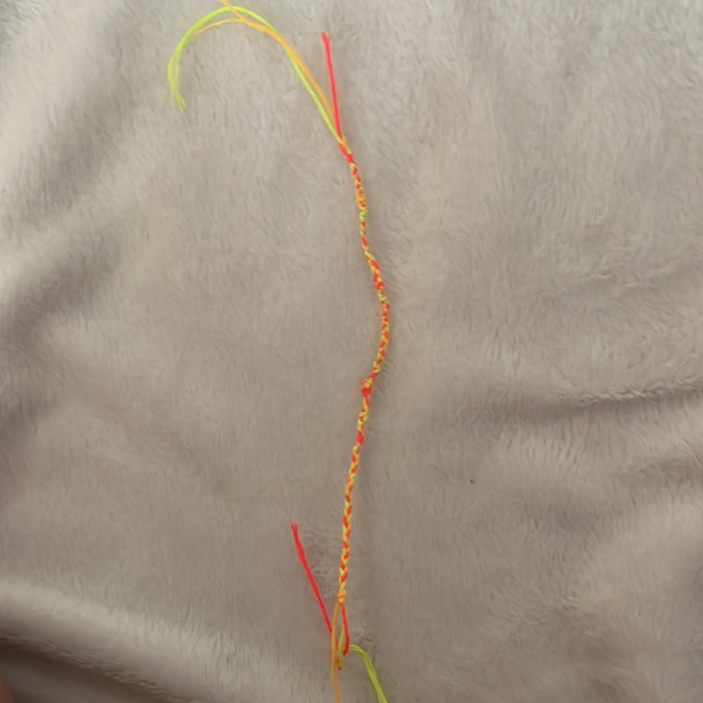 String bracelet - Picture 3 of 4